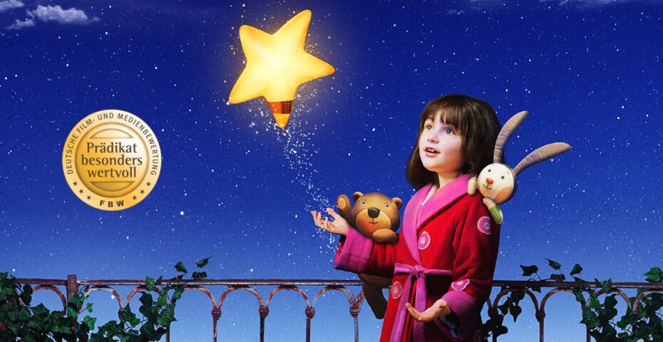 Ein Mädchen mit braunen Haaren, einem roten Mantel und einem Hasen im Rucksack , über ihr schwebt ein Stern